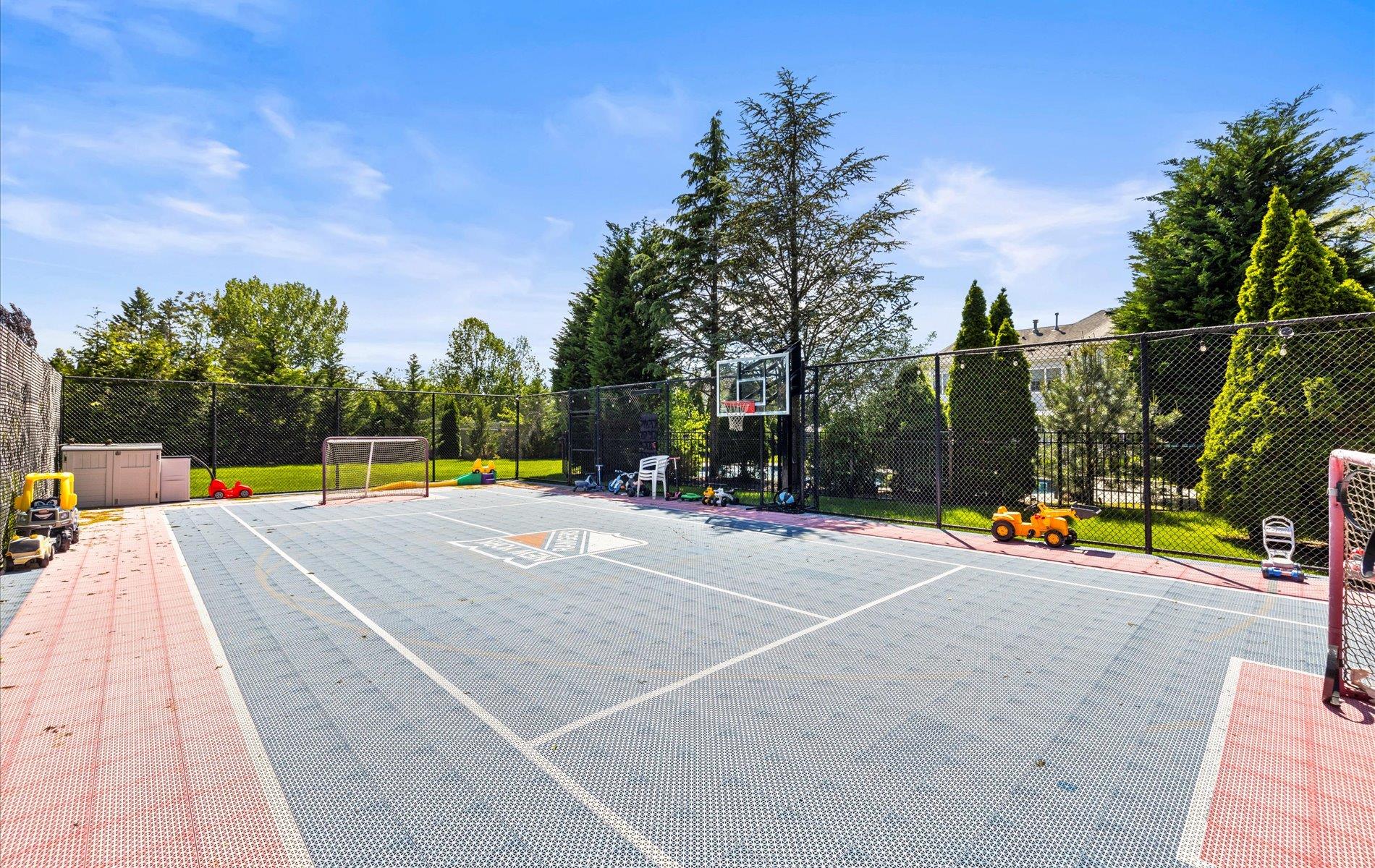 16 Home Court, Huntington, New York image 48