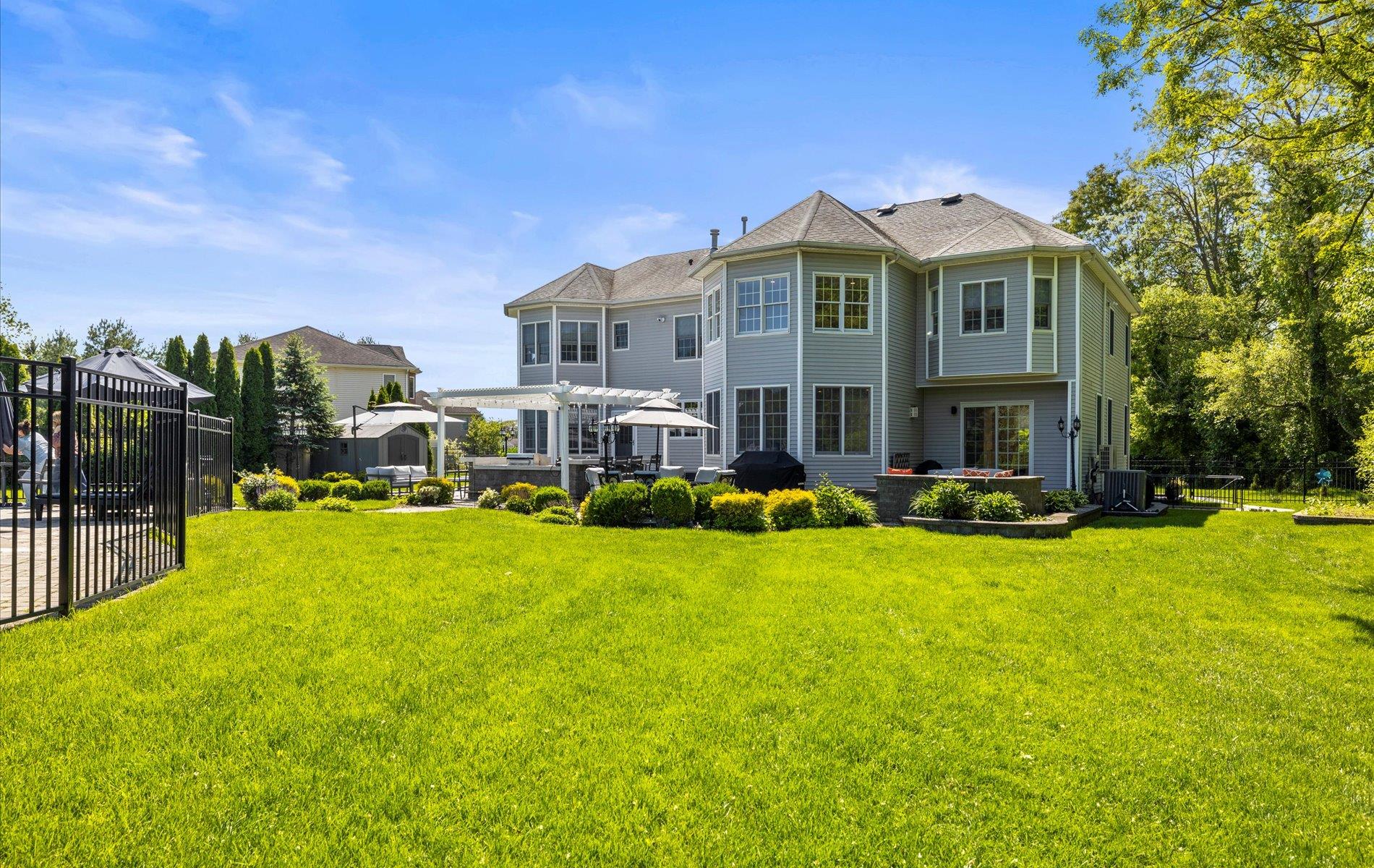 16 Home Court, Huntington, New York image 47