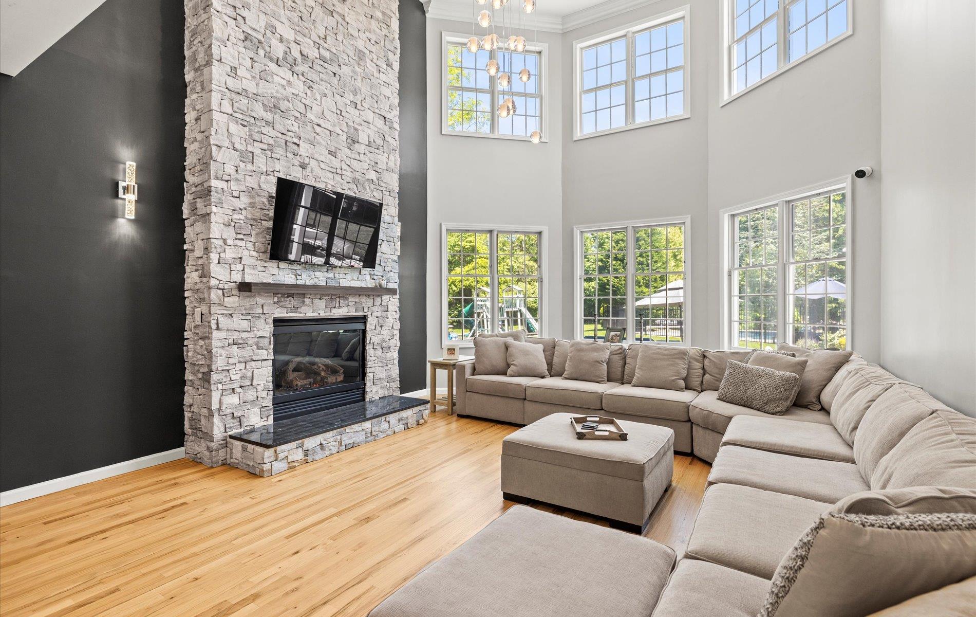 16 Home Court, Huntington, New York image 7