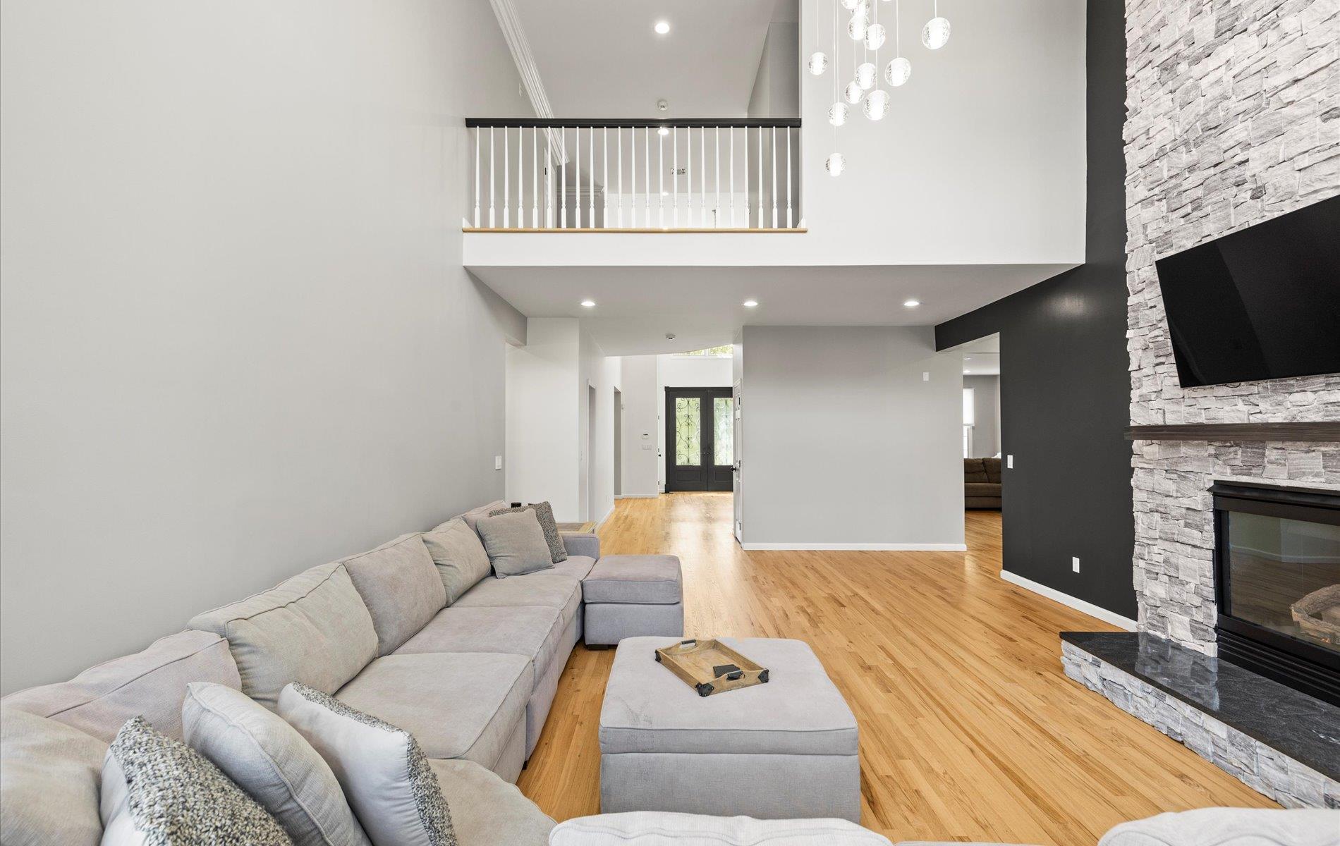 16 Home Court, Huntington, New York image 9
