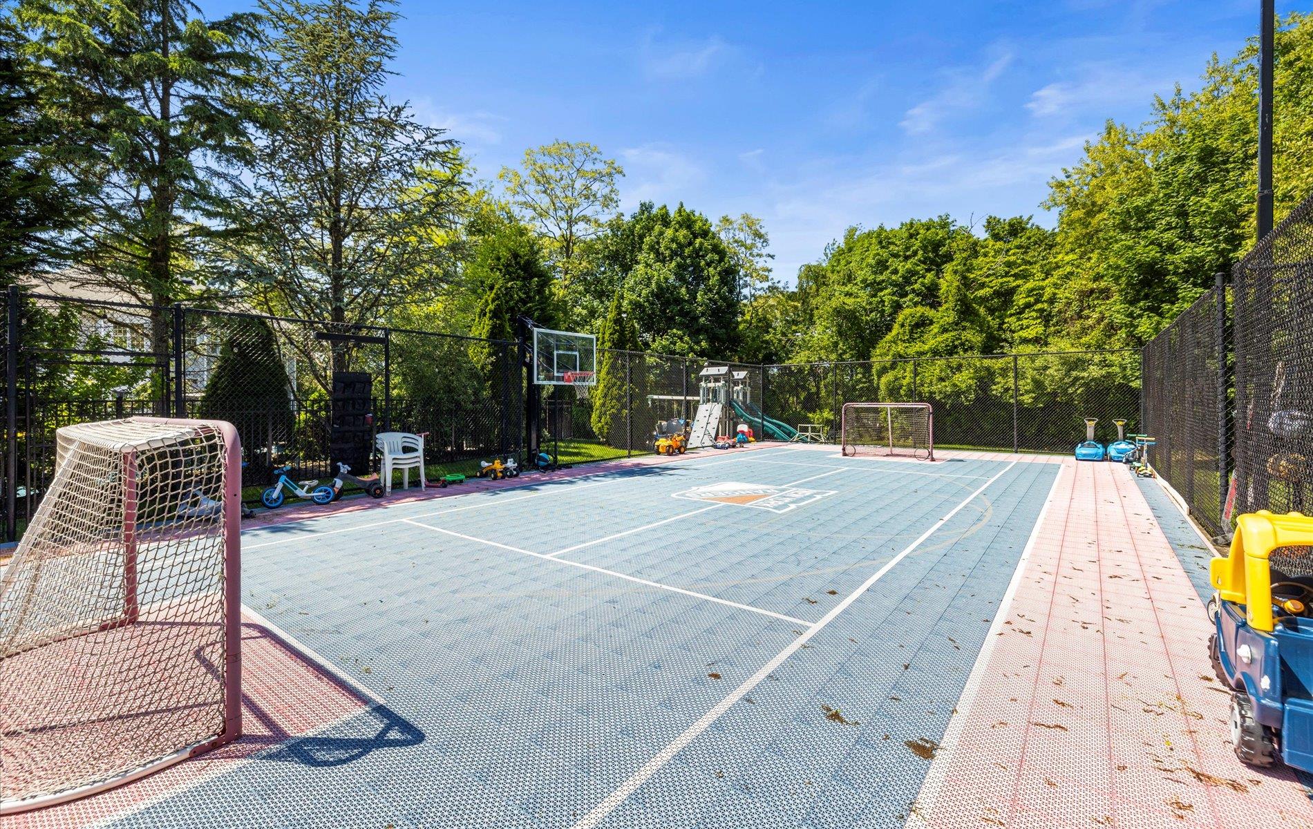 16 Home Court, Huntington, New York image 49