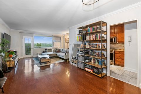 Photo of 5900 Arlington Avenue #5G, Bronx, NY 10471 (MLS # 884178)