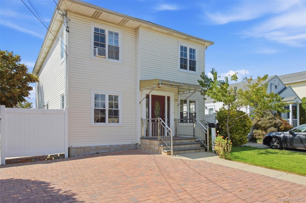 Photo of 109 Gordon Avenue, Westbury, NY 11590 (MLS # 1050577)