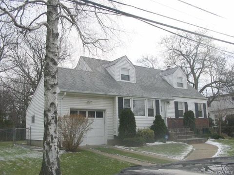 2 Jackson Avenue Massapequa Park NY 11762