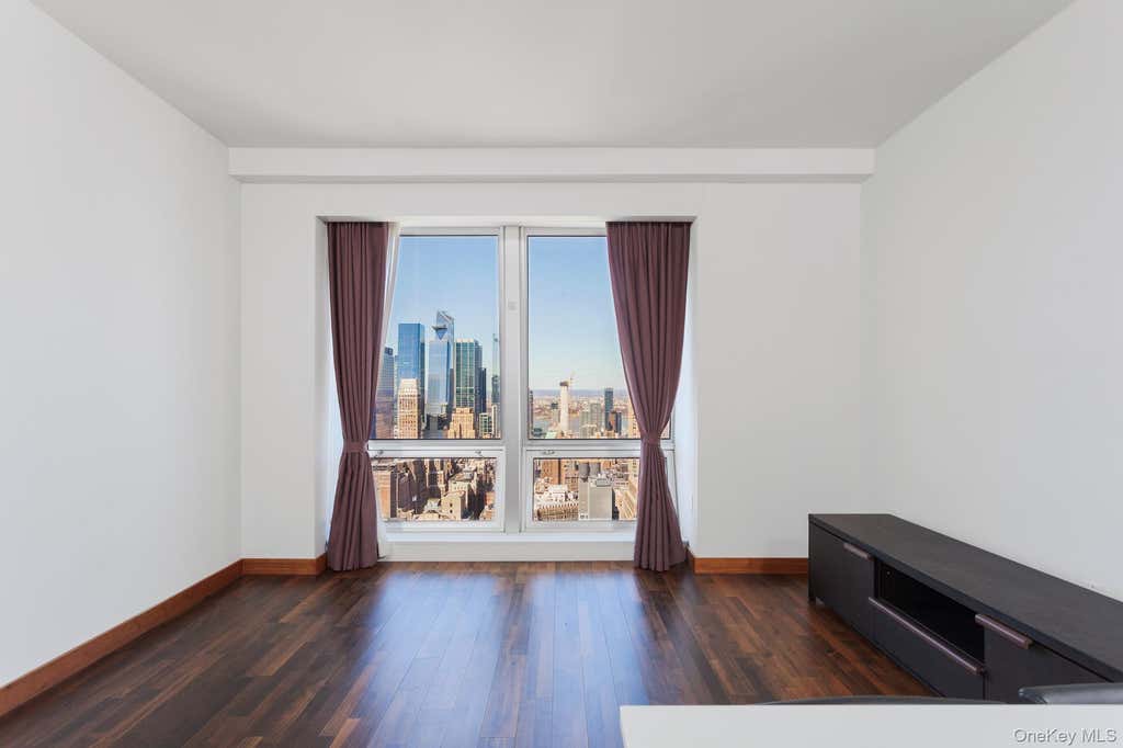 Photo of 400 Fifth Avenue AVE, New York (Manhattan), NY 10018 (MLS # 1029727)