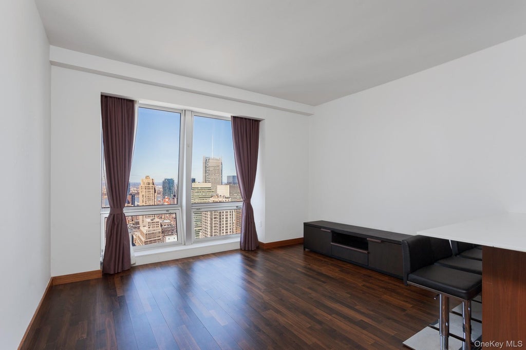 Photo of 400 Fifth Avenue AVE, New York (Manhattan), NY 10018 (MLS # 1029727)