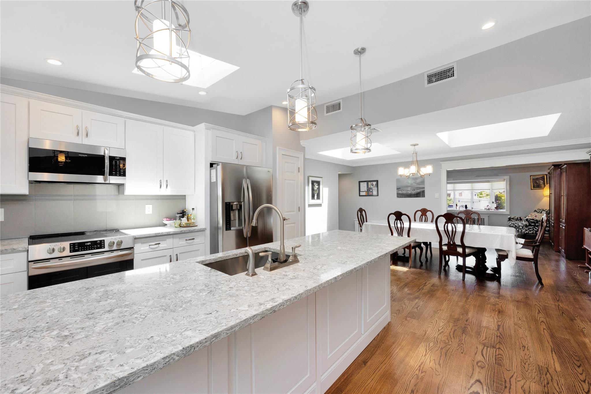18 Hamilton Street, Farmingdale, New York image 11