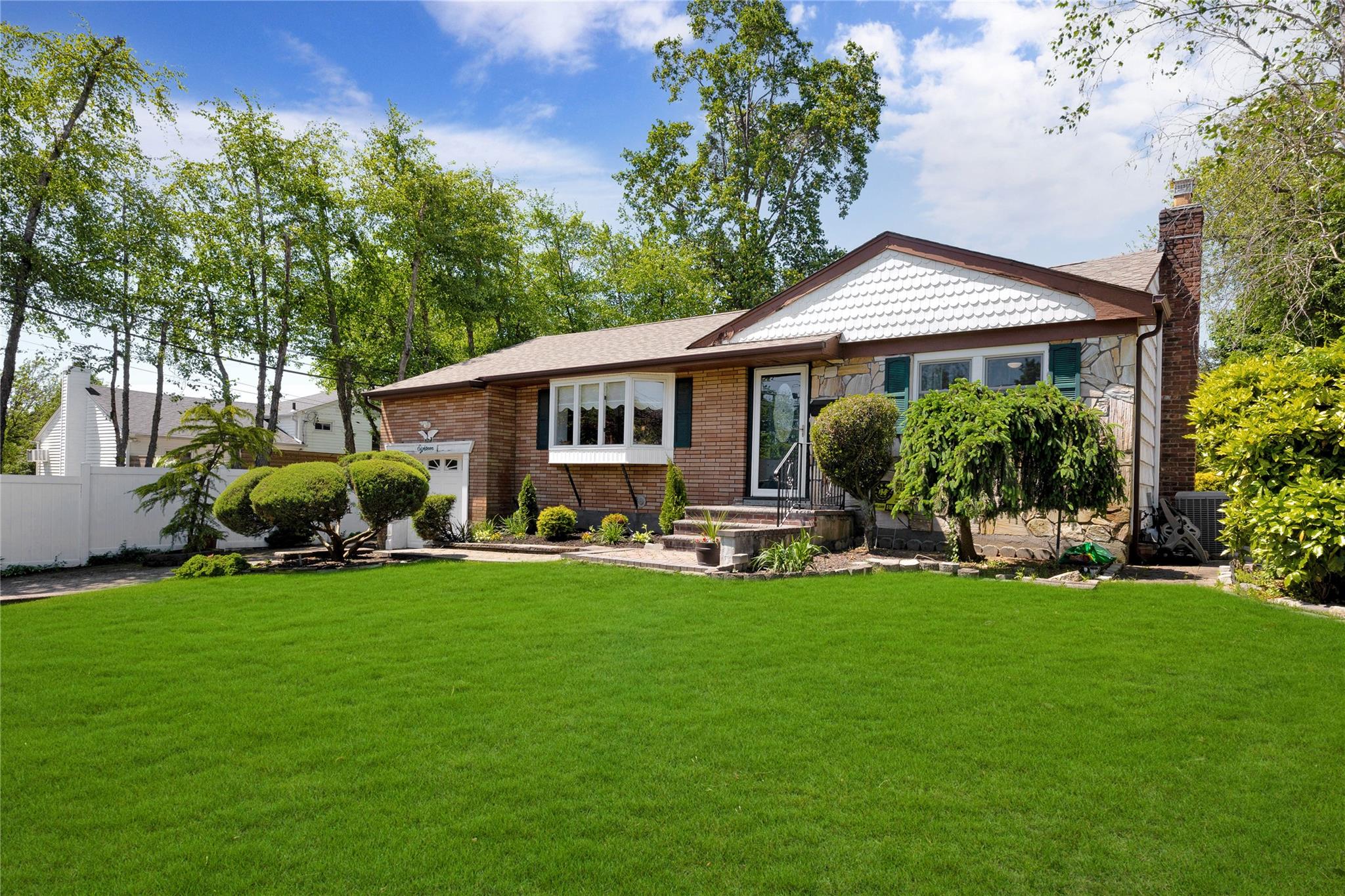 18 Hamilton Street, Farmingdale, New York image 2