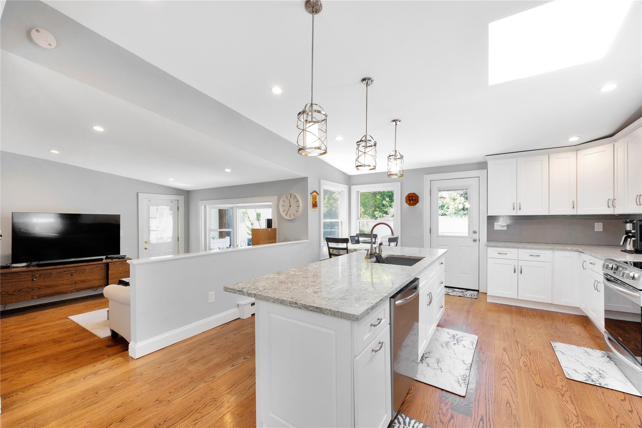 18 Hamilton Street, Farmingdale, New York image 15