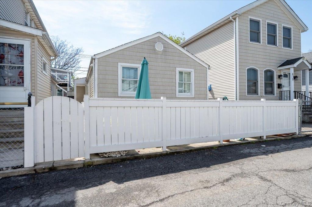 Photo of 64D Edgewater Park #64D, Bronx, NY 10465 (MLS # 988730)