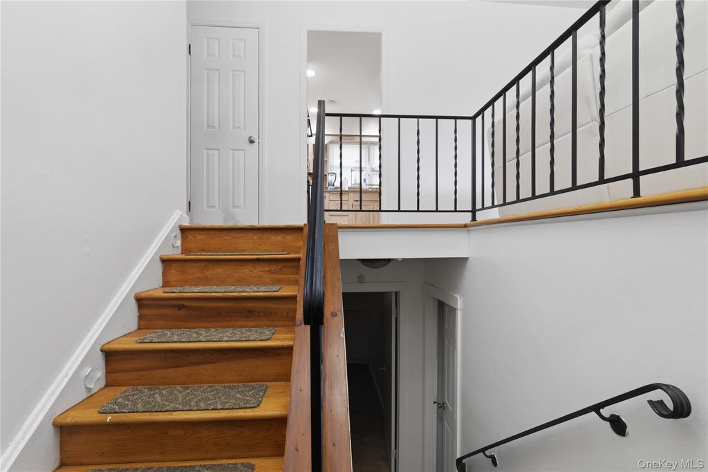 Photo of 39 Carriage Hill Lane, Poughkeepsie, NY 12603 (MLS # 866846)