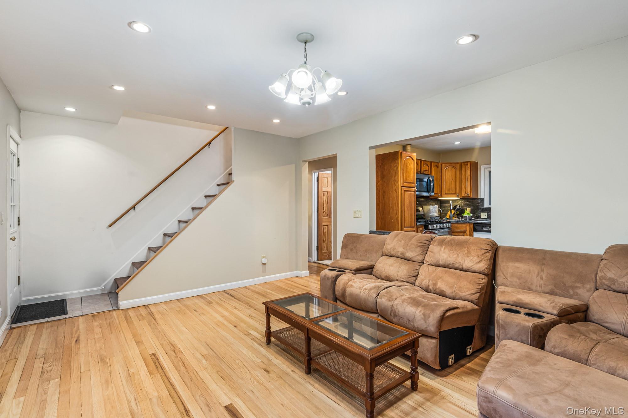 27-22 Bayside Lane