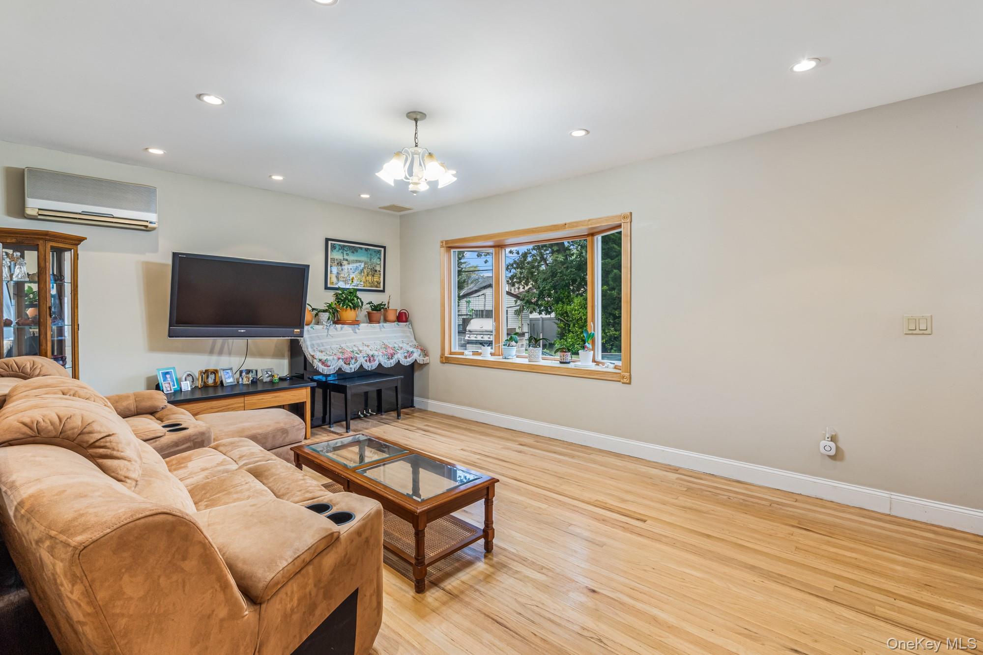 27-22 Bayside Lane