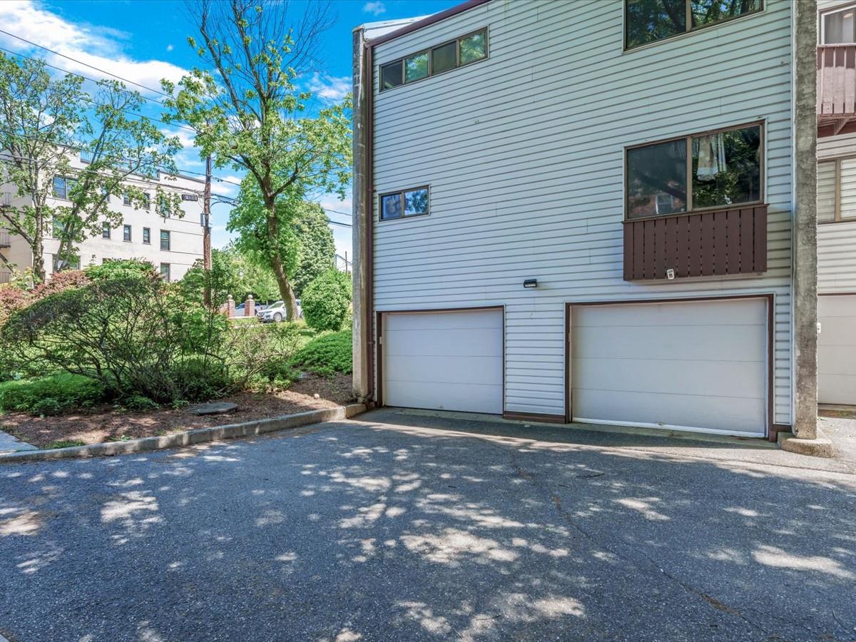 10 Wooleys Lane #1F, Great Neck, New York image 3