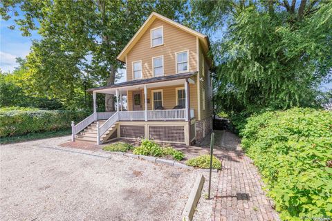 Multifamily For Rent - 1433 Old Northern Boulevard<br/> Roslyn, NY 11576