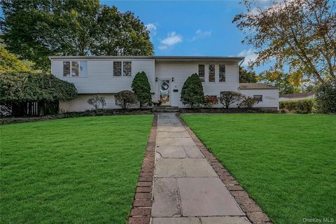 Photo of 18 Pomper Drive, East Northport, NY 11731 (MLS # 928798) Photo of 18 Pomper Drive, East Northport, NY 11731 (MLS # 928798)