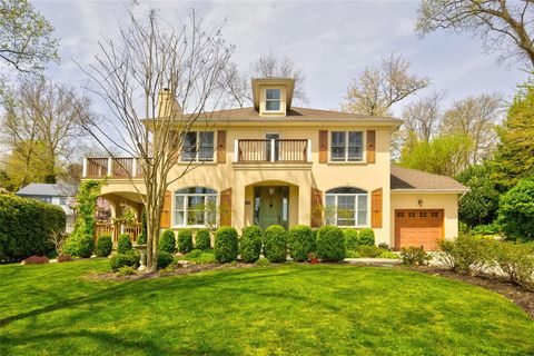 12 Tudor Drive Northport NY 11768