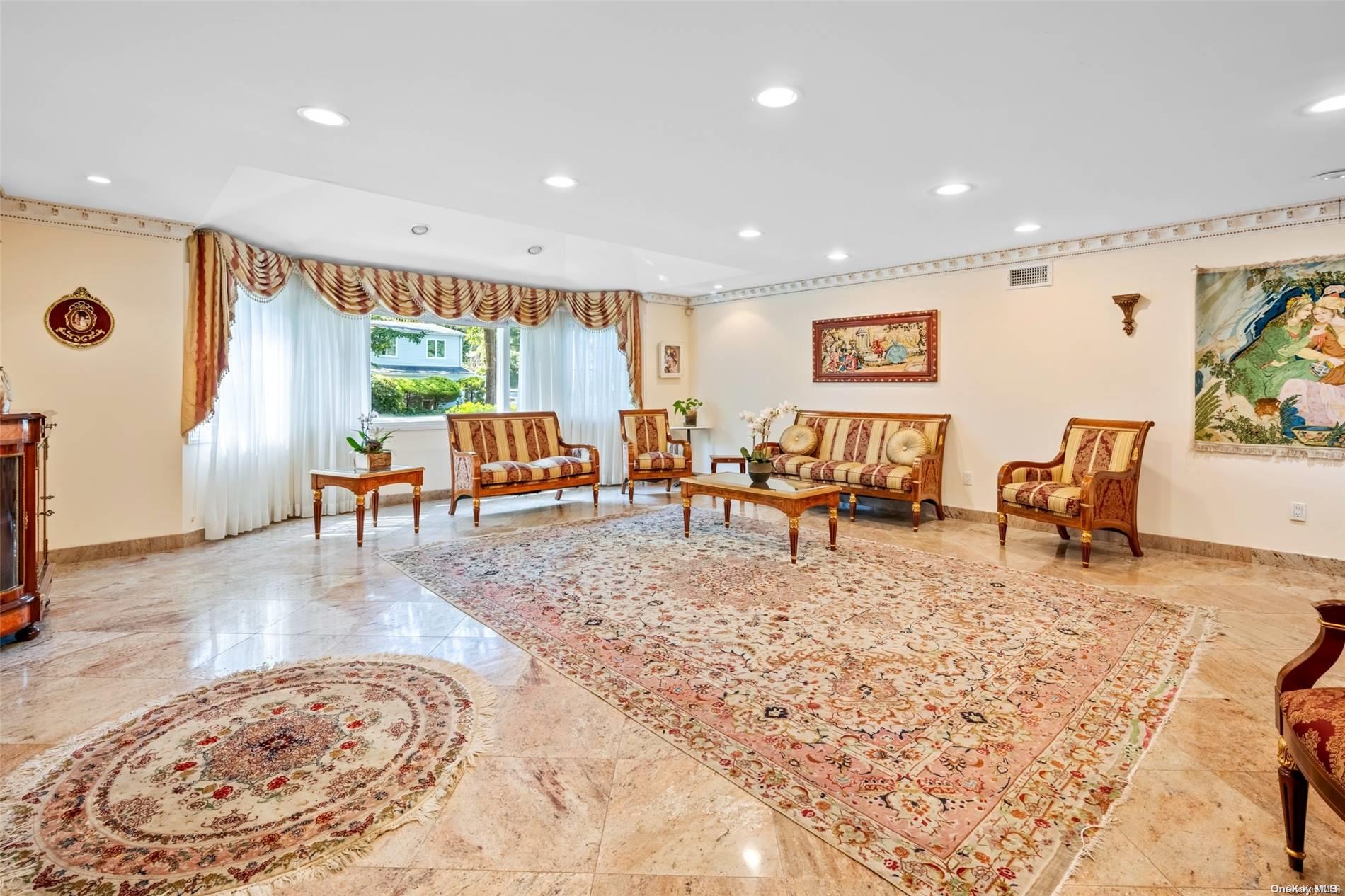 Great Neck, New York 11023, United States, 6 Bedrooms Bedrooms, ,3 BathroomsBathrooms,Residential,Active,29474