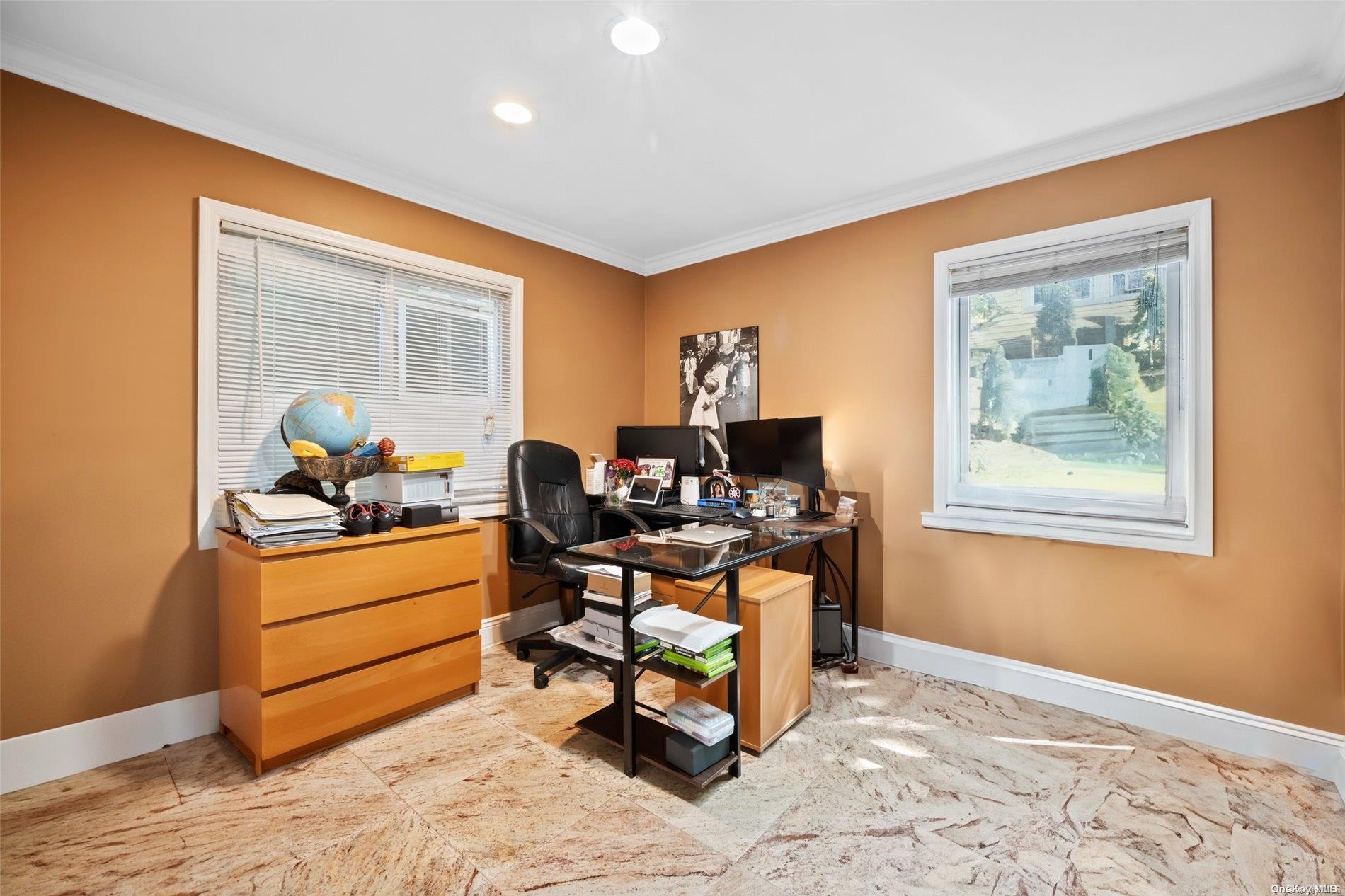 Great Neck, New York 11023, United States, 6 Bedrooms Bedrooms, ,3 BathroomsBathrooms,Residential,Active,29474