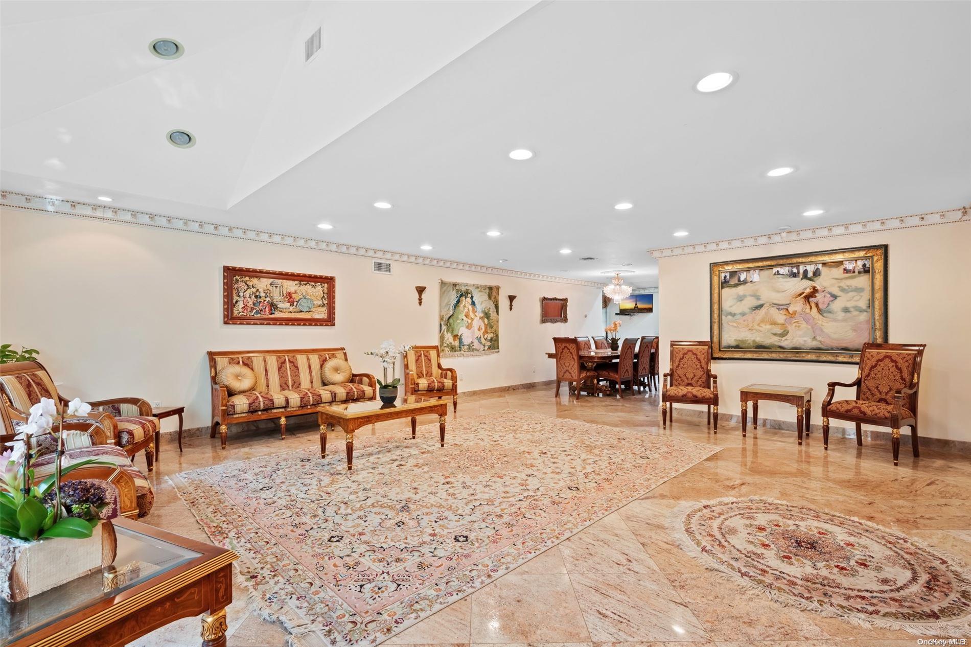 Great Neck, New York 11023, United States, 6 Bedrooms Bedrooms, ,3 BathroomsBathrooms,Residential,Active,29474