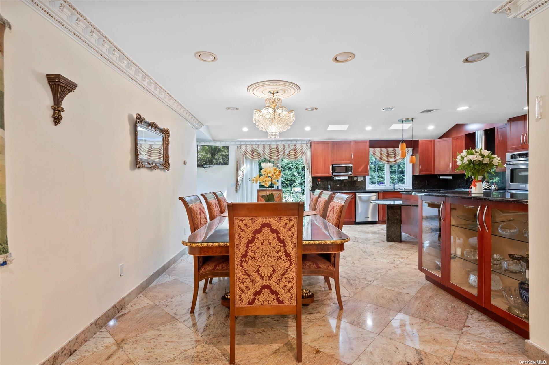 Great Neck, New York 11023, United States, 6 Bedrooms Bedrooms, ,3 BathroomsBathrooms,Residential,Active,29474