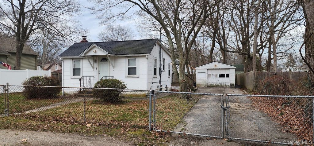 Photo of 51 Hackensack Road, Mastic Beach, NY 11951 (MLS # 980135)