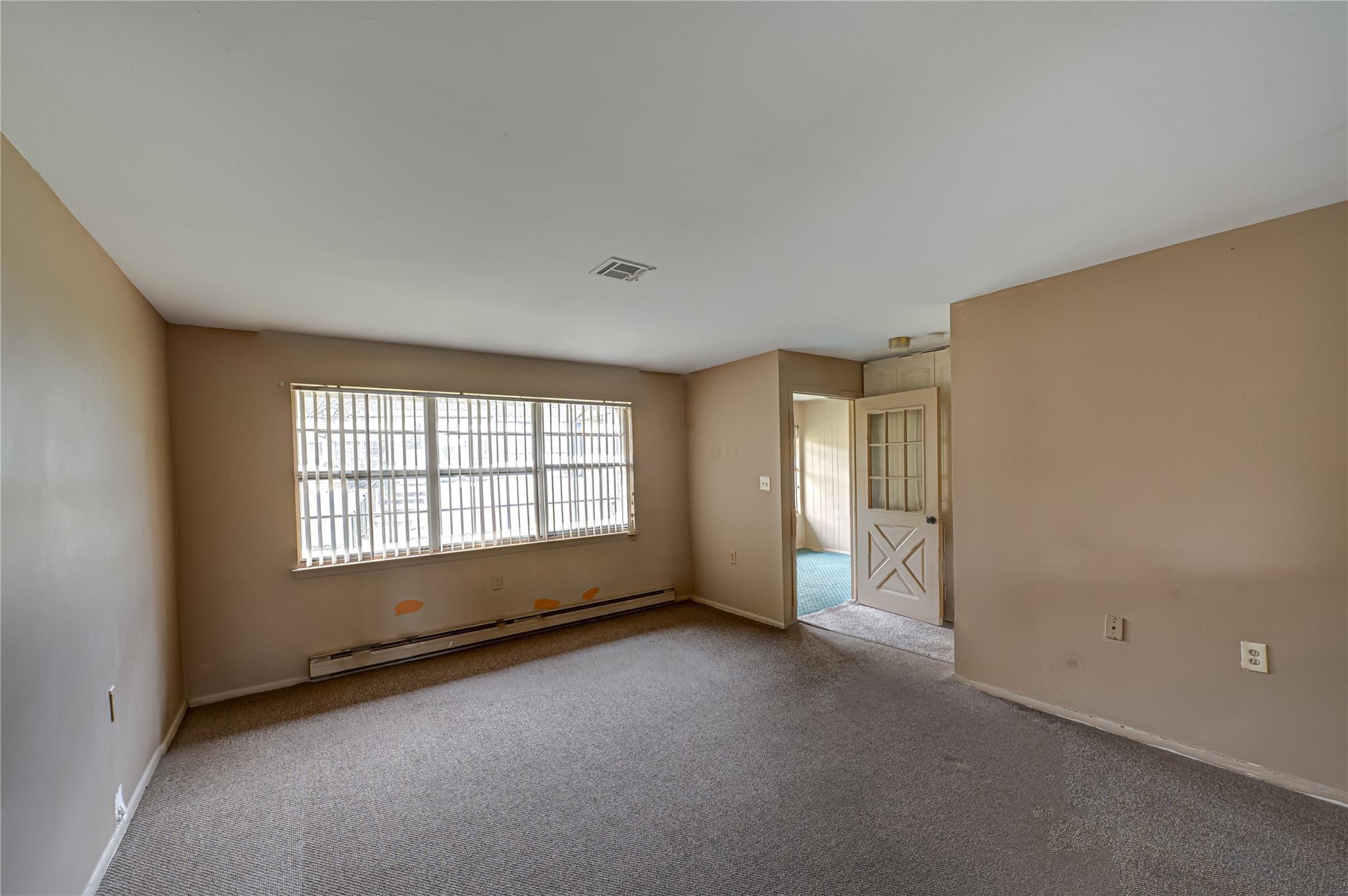 332 Woodbridge Drive #B, Ridge, New York image 4