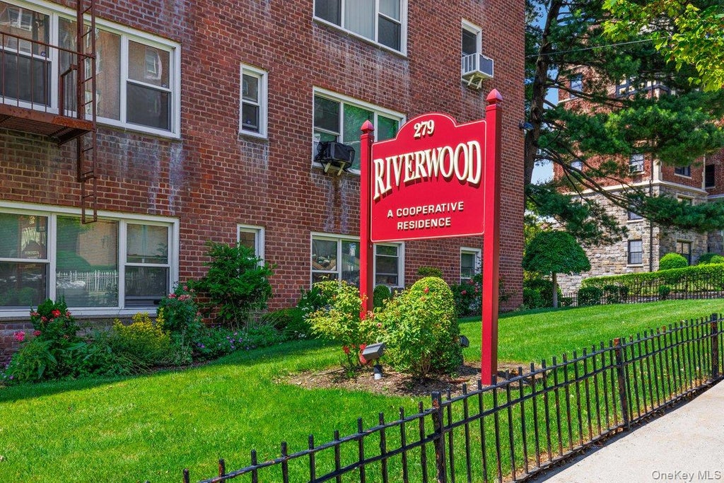 Photo of 279 N Broadway #7A, Yonkers, NY 10701 (MLS # 1018338)
