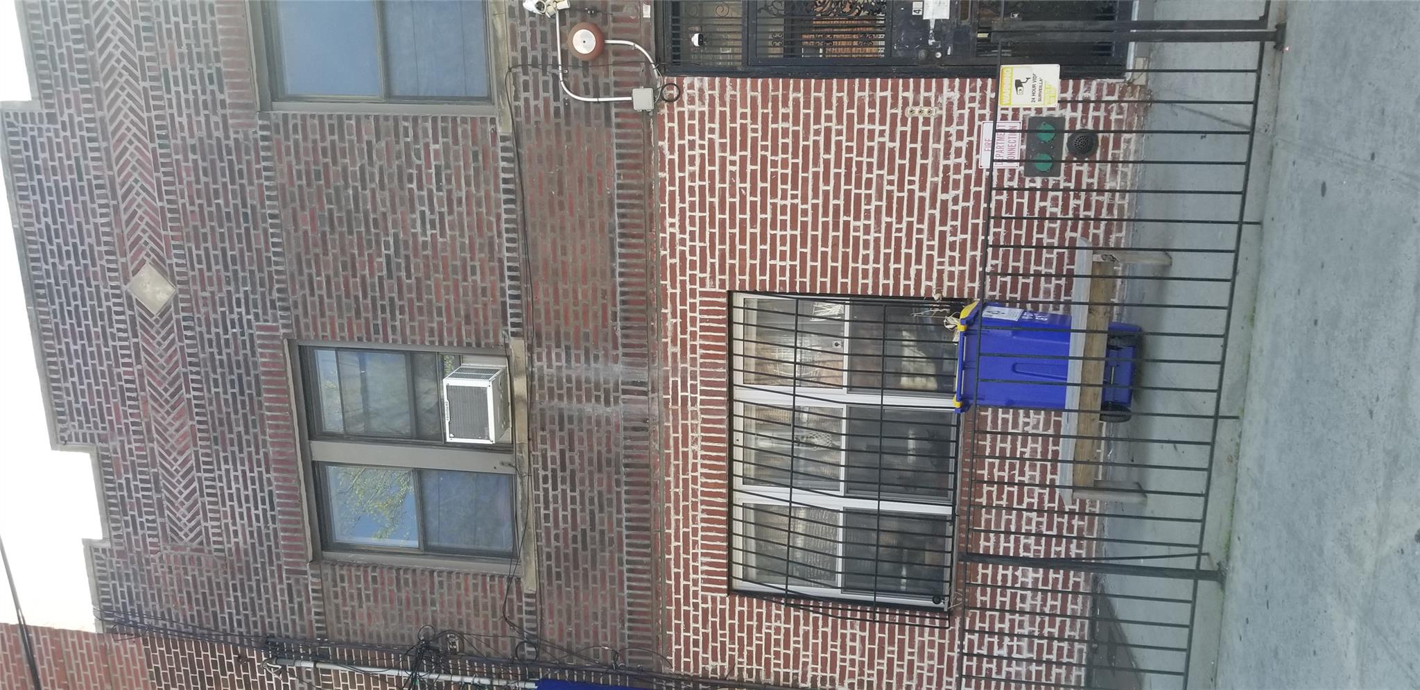 Rental Property at 69th Street 2 F, Woodside, Queens, NY - Bedrooms: 2 
Bathrooms: 1 
Rooms: 5  - $2,700 MO.