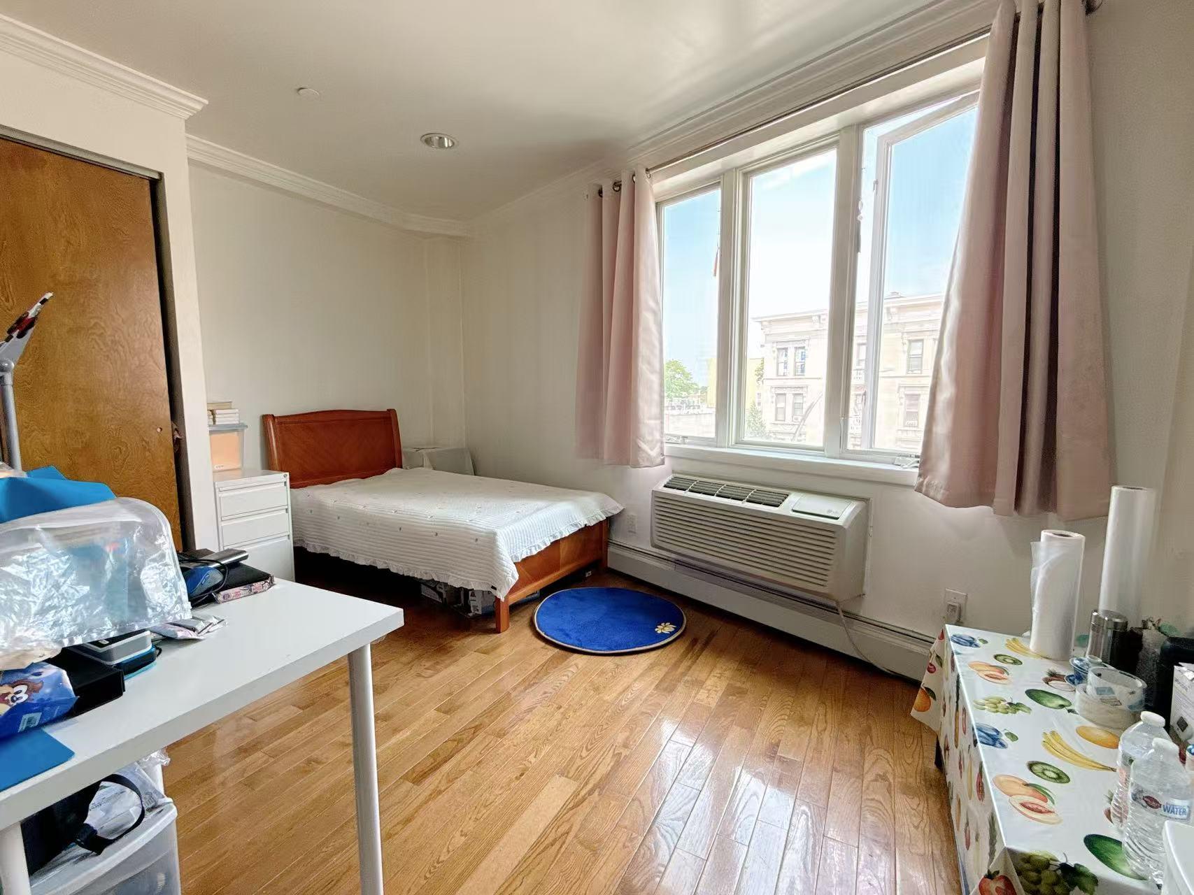 149-06 Northern Boulevard 304