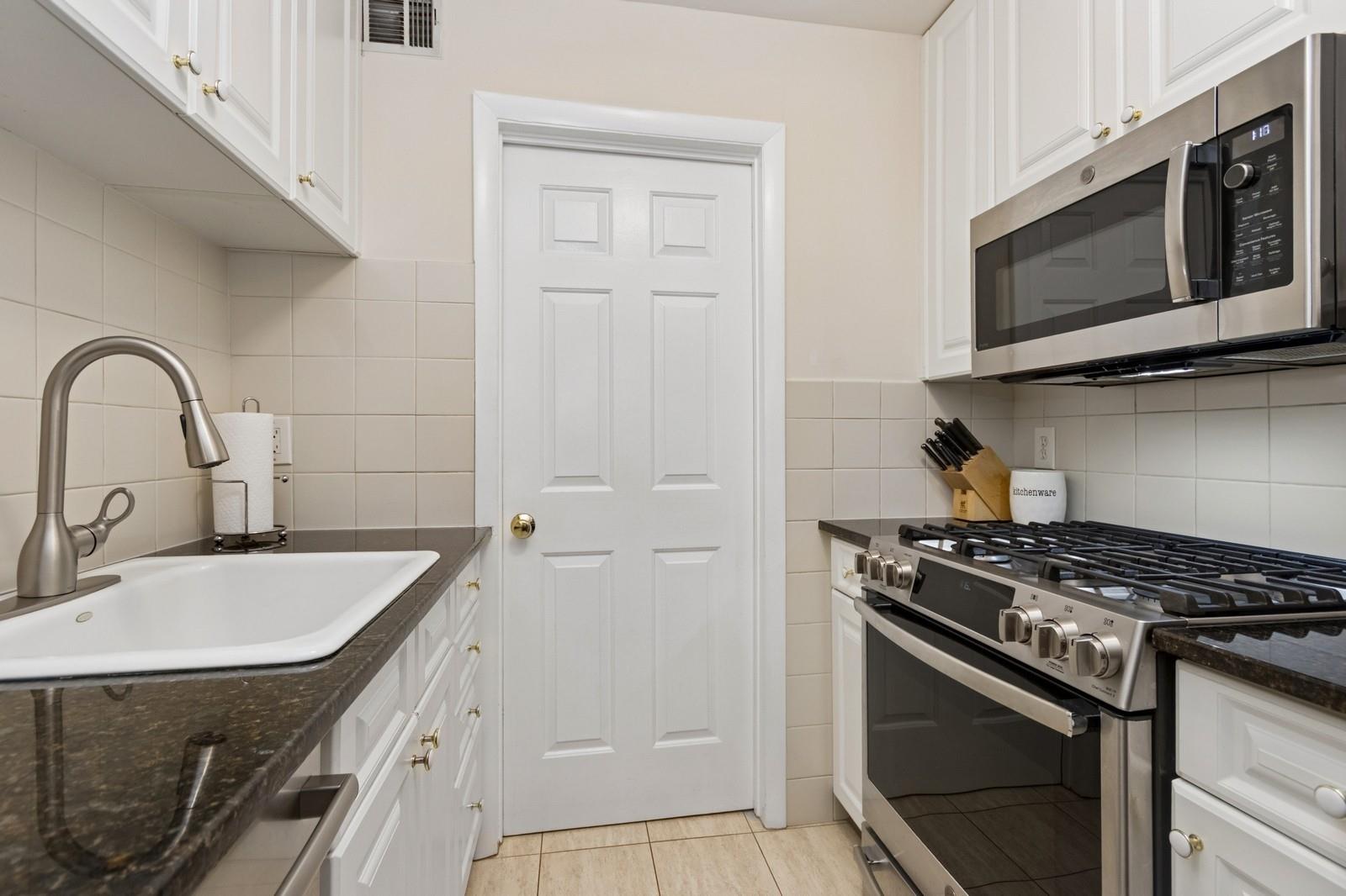120 Carrollwood Drive, Tarrytown, New York image 17