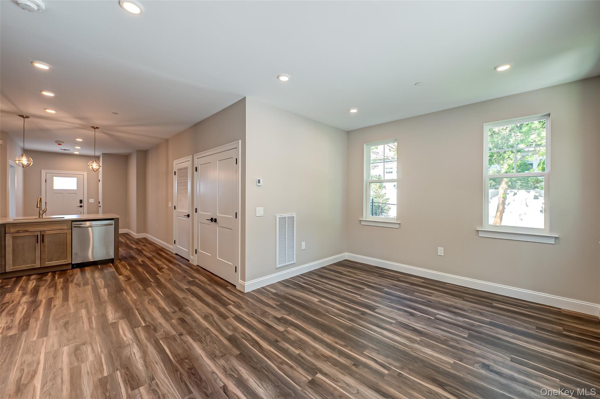 1 Conklin Street 105