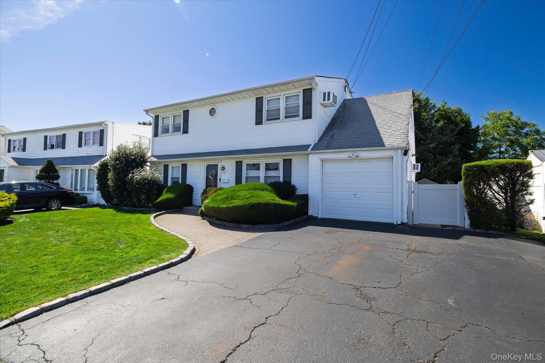 129 Arlyn Drive W