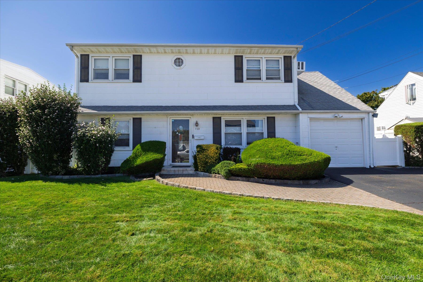129 Arlyn Drive W