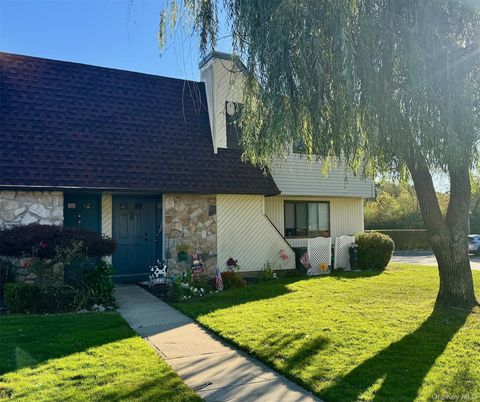 Photo of 49 Pointe Circle Cir S #49, Coram, NY 11727 (MLS # 926762) Photo of 49 Pointe Circle Cir S #49, Coram, NY 11727 (MLS # 926762)