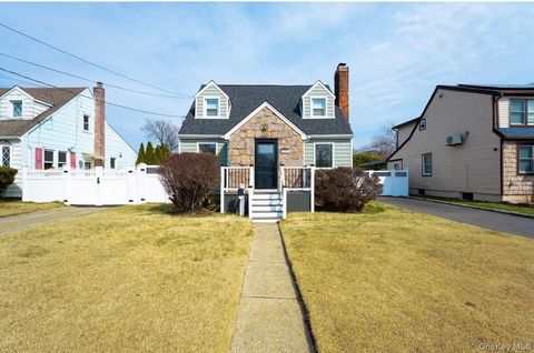 2381 Yorktown Street Oceanside NY 11572