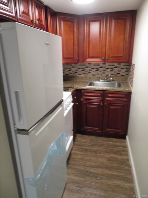 Apartment For Rent - 17 Chimney Lane<br/> Bay Shore, NY 11706