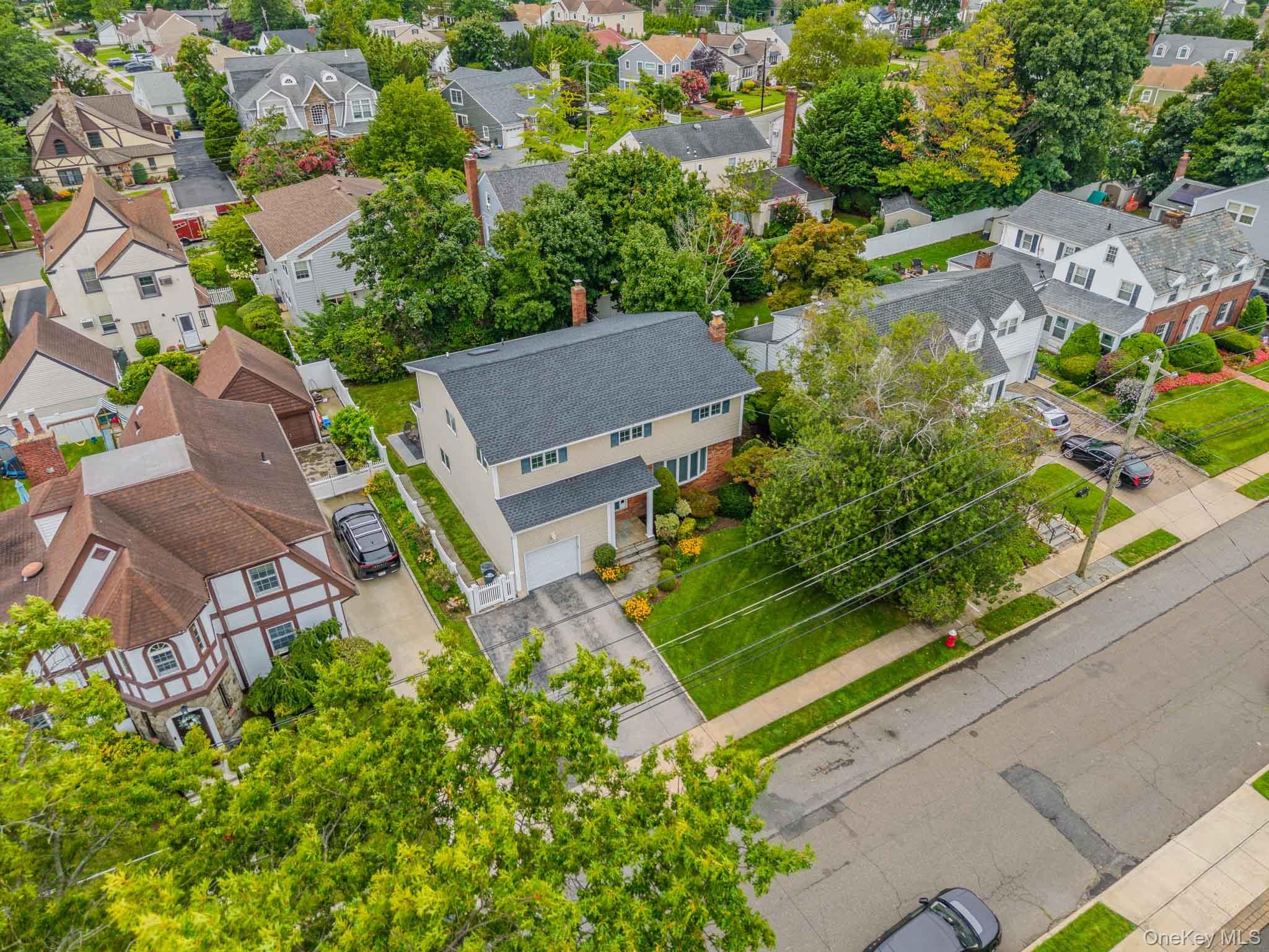 19 Howland Road
