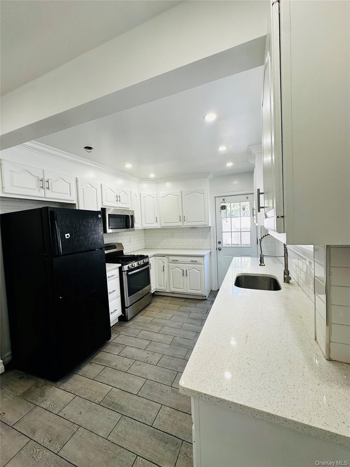 4 Villus Avenue 1