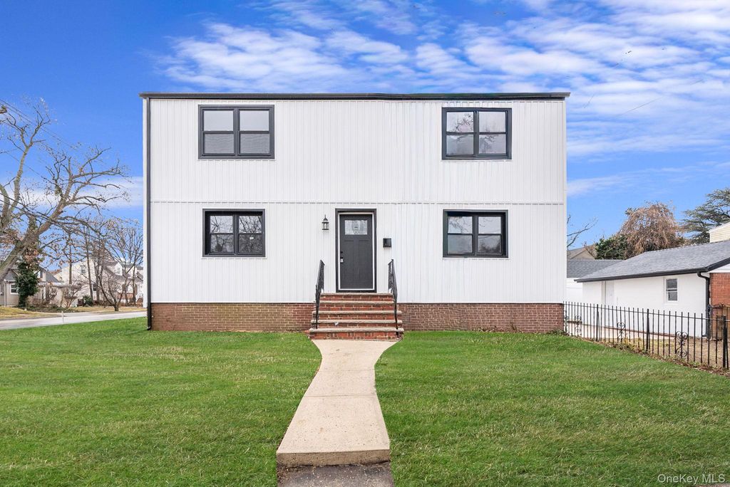 Photo of 125 Boden Avenue, Valley Stream, NY 11580 (MLS # 946669)