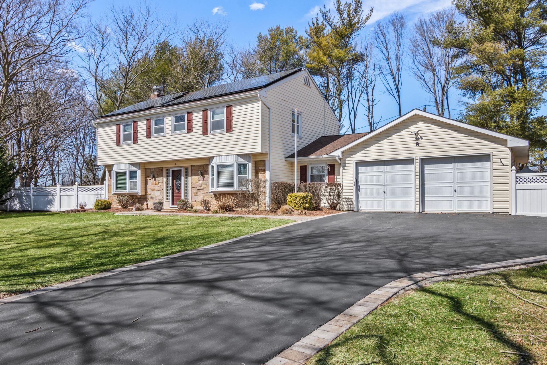 8 Teak Court, Lake Grove, New York image 2