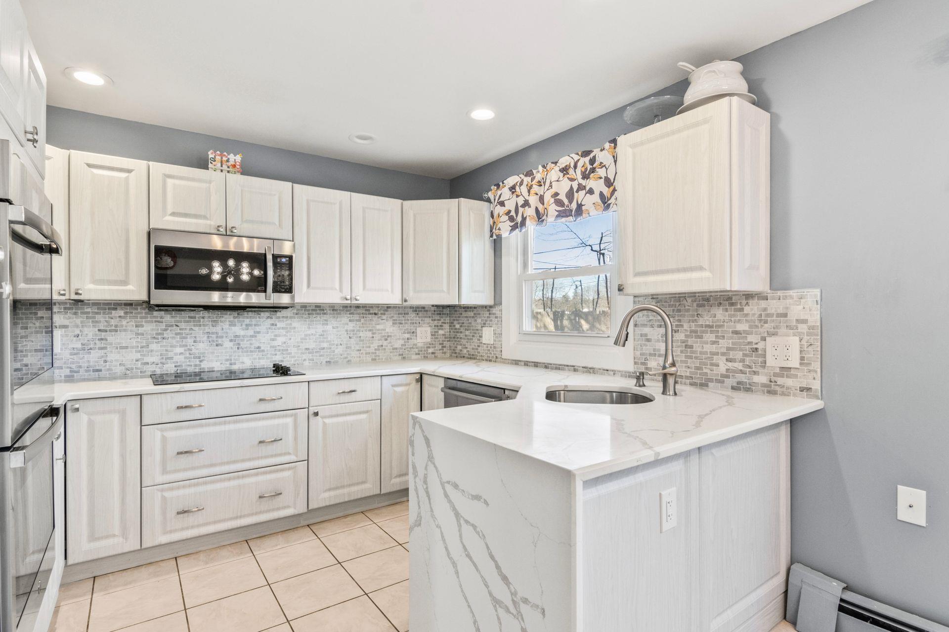 8 Teak Court, Lake Grove, New York image 6