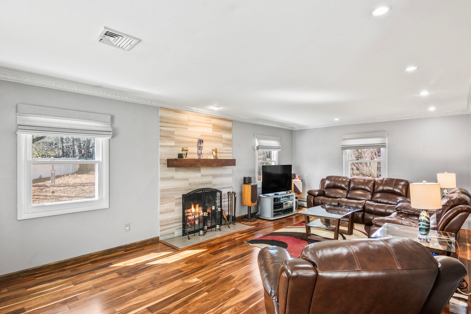 8 Teak Court, Lake Grove, New York image 3