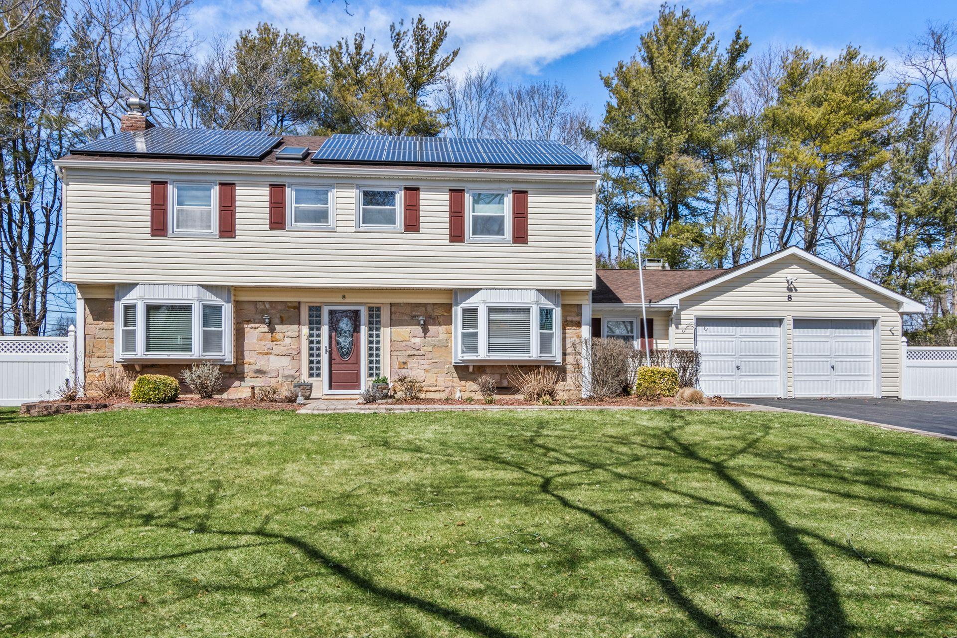 8 Teak Court, Lake Grove, New York image 1