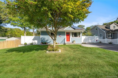 Photo of 25 Begonia Road, Rocky Point, NY 11778 (MLS # 920239)