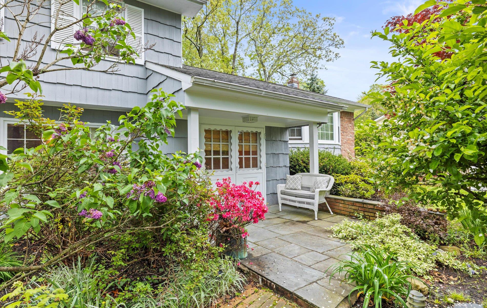 18 Mclane Drive, Dix Hills, New York image 2
