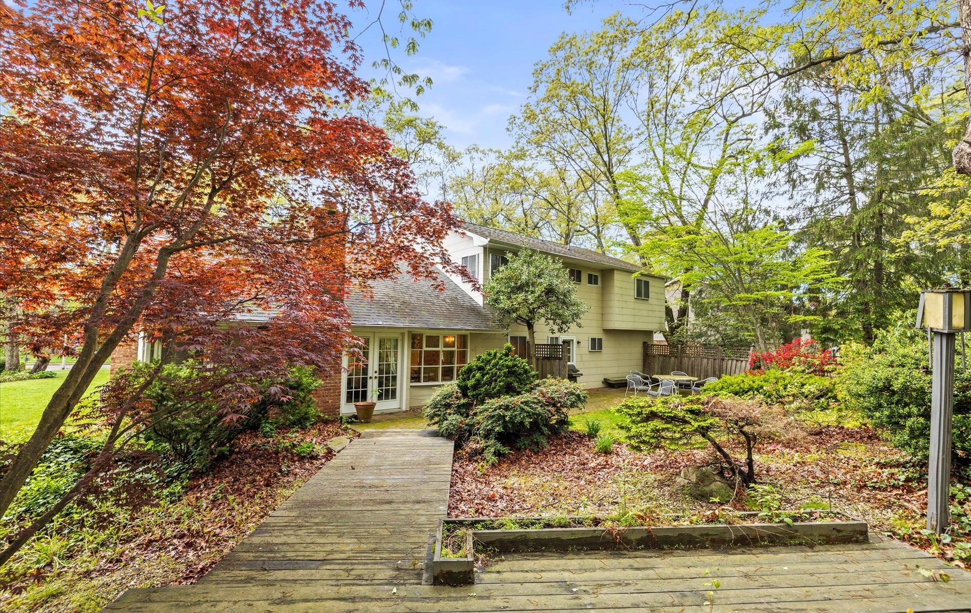 18 Mclane Drive, Dix Hills, New York image 30