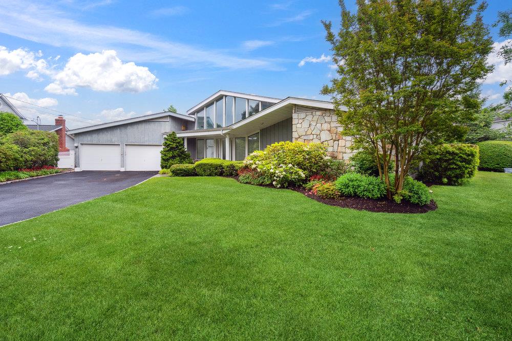 28 DEERINGWOOD Lane