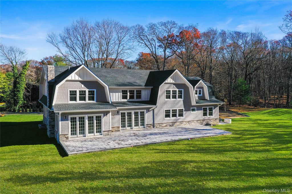 Photo of 541 Split Rock Road, Syosset, NY 11791 (MLS # 925289)