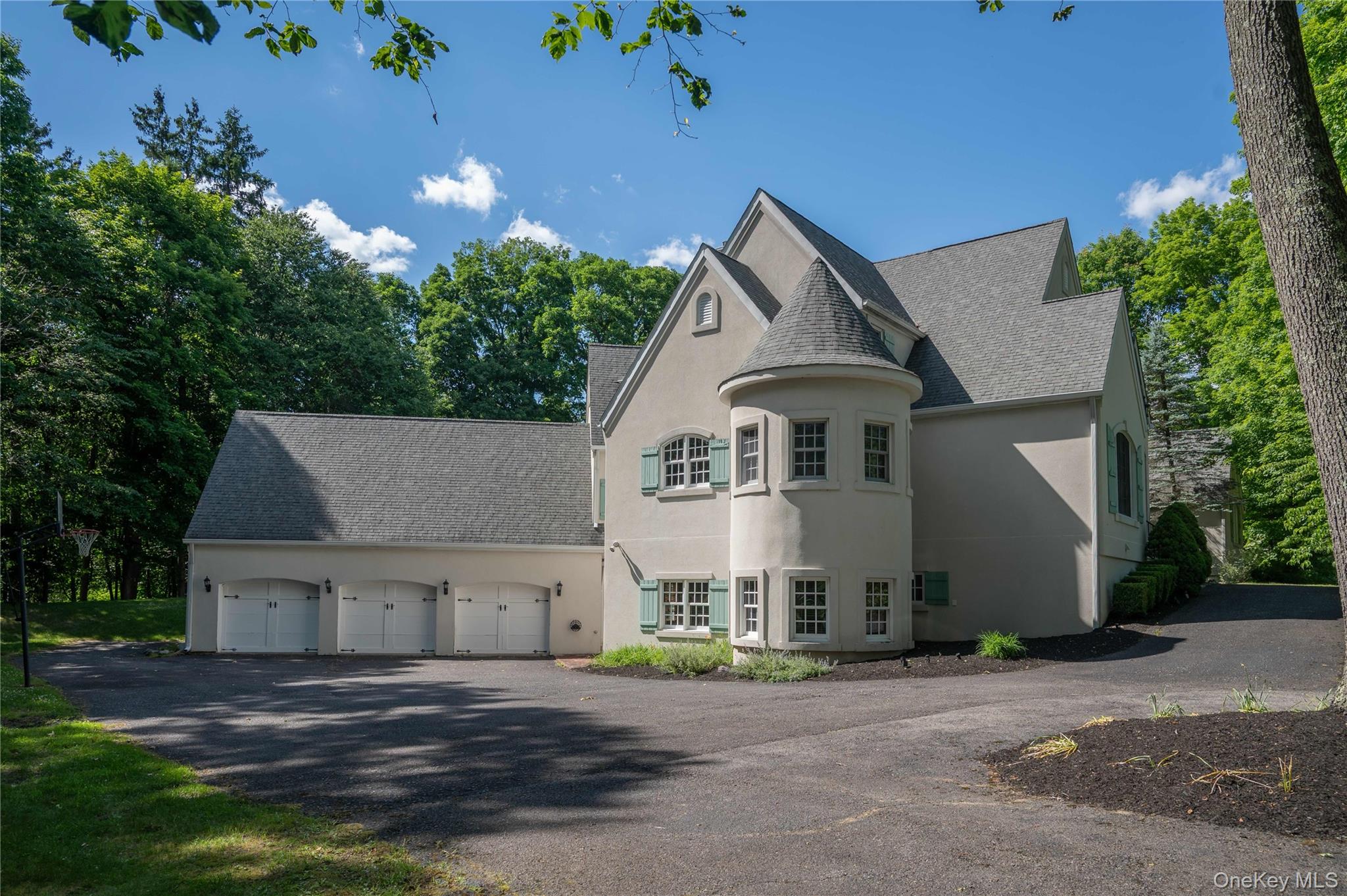 10 Greenwich Avenue